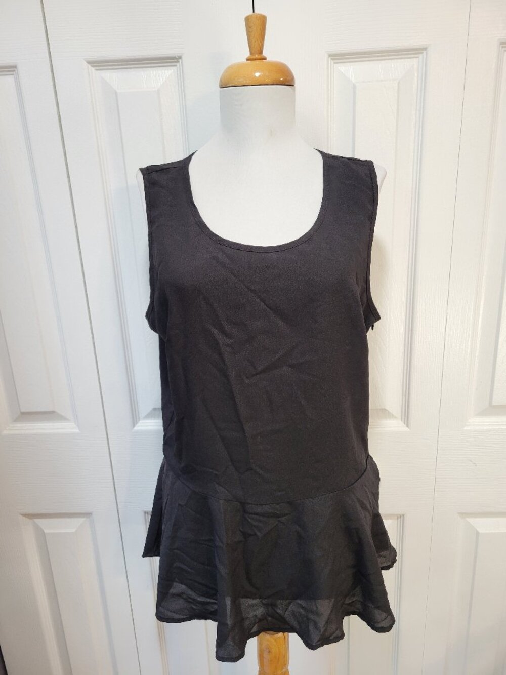 HOT TOPIC Teenage Runaway Black Sleeveless Peplum Top sz XL EUC Versatile Summer